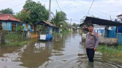 Debit Air Naik hingga 50 Sentimeter, Polsek Tanjung Pura Gerak Cepat Pantau Warga Terdampak Banjir