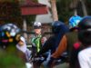 Personel Polres Tebing Tinggi Bantu Warga dan Anak Sekolah di Jalan Raya