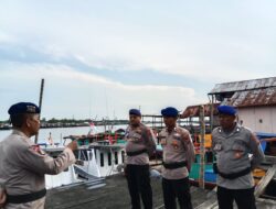 Patroli Sambang Nelayan, Satpolairud Polres Langkat Sampaikan Imbauan Waspada Cuaca Ekstrem