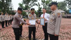 Pimpin Apel Pagi, Kapolres Langkat Beri Penghargaan kepada Personel Berprestasi