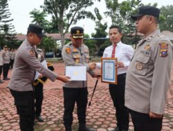 Pimpin Apel Pagi, Kapolres Langkat Beri Penghargaan kepada Personel Berprestasi