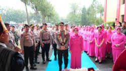 Resmi Pimpin Polda Sumut, Irjen Pol Sonny Irawan Disambut Ulos dan Tarian Tradisional