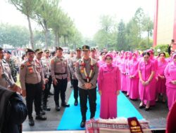 Resmi Pimpin Polda Sumut, Irjen Pol Sonny Irawan Disambut Ulos dan Tarian Tradisional