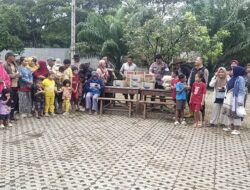 Polisi Bantu Warga Terdampak Banjir di Langkat, Salurkan Bantuan dan Atur Lalu Lintas