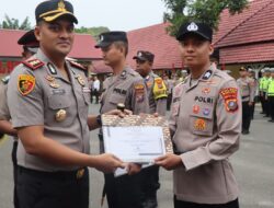 Kapolres Binjai Beri Penghargaan kepada 12 Personel dan Sertifikat Pelatihan kepada 8 Personel