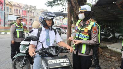 Kapolres Langkat Turun Langsung Pimpin Strong Point Pagi, PJU Juga Hadir Layani Masyarakat